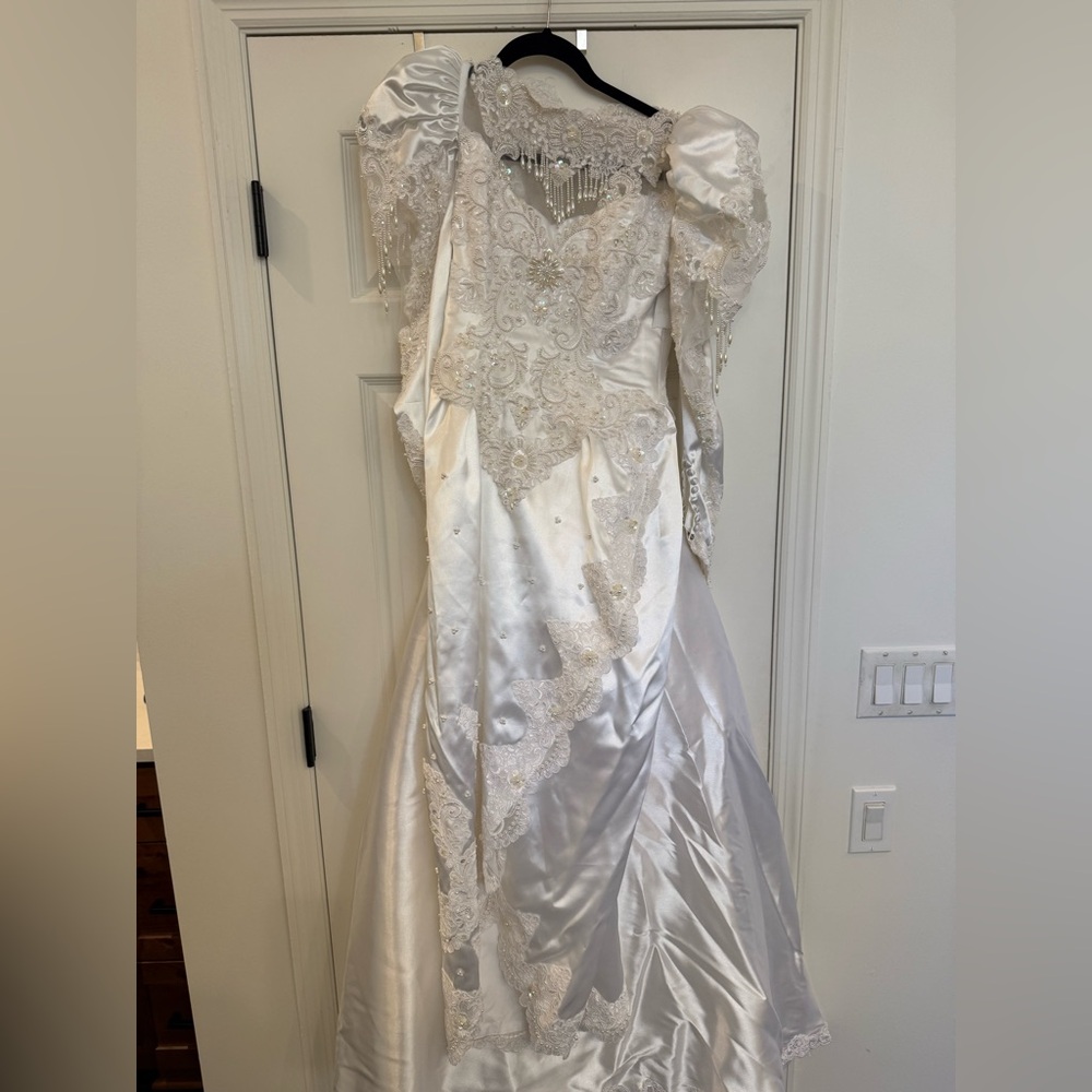 Bonny 80s Vintage White Lace Beaded Long Sleeve Wedding Dress Grown Bows Sz 10